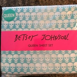 Betsey Johnson Queen Size Sheet set